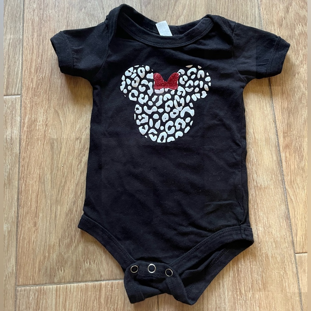 🩷 10 FOR $15 SALE 🩷 Minnie Mouse black white and red onesie 3-6 months
